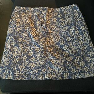 Karen Scott Skort. Size 14. Blue with white flower print. Front pockets.
